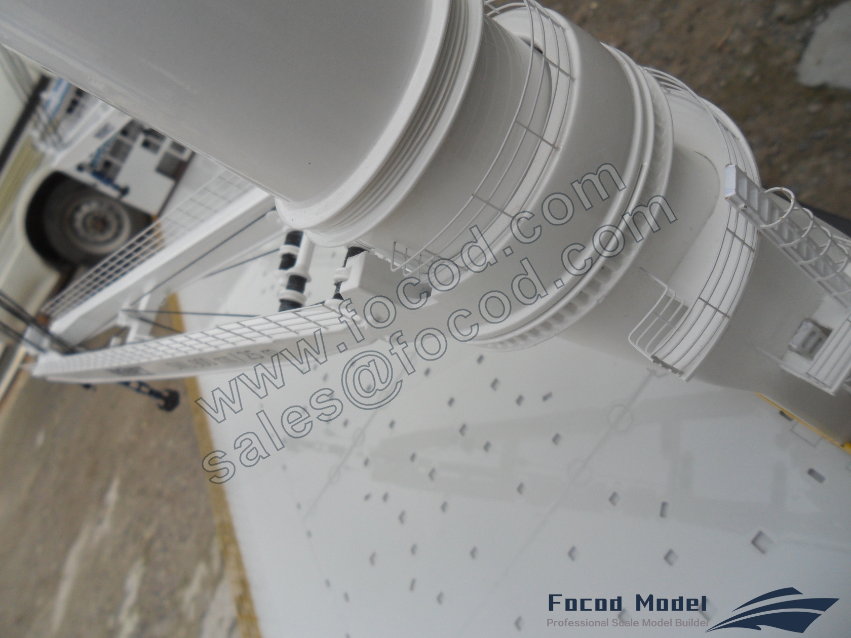customized model of 155m heavy lift cargo ship Happy Star